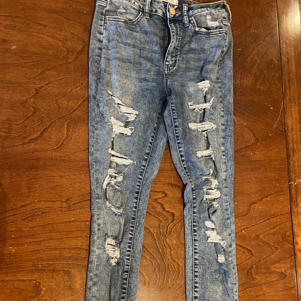 blue/light wash skinny jeans